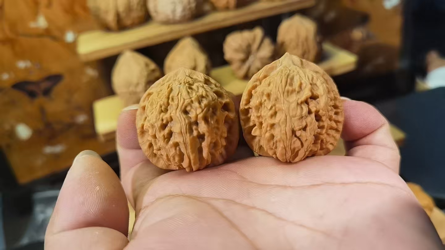 精品文玩头茬平谷寿桃
