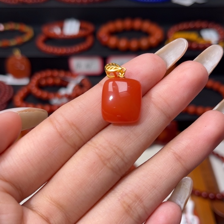 南红玛瑙银S925镶嵌颈饰樱桃红吊坠