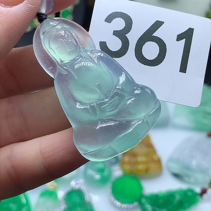 翡翠吊坠(赠链)未镶嵌