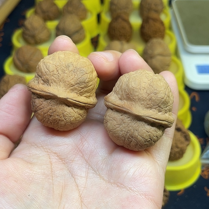 文玩核桃把件43、冰墩墩38