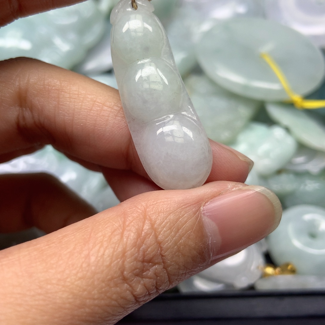 翡翠颈饰未镶嵌天然翡翠