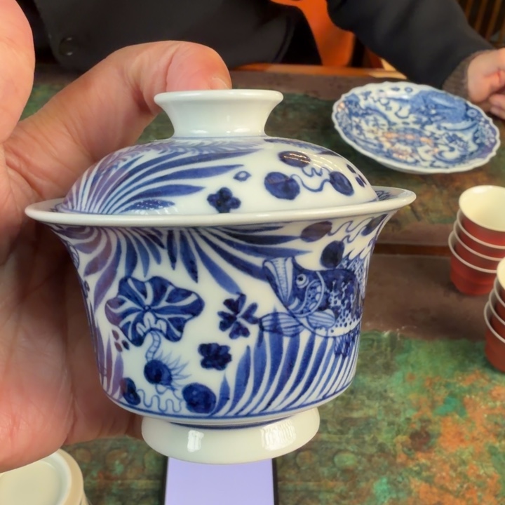 今***6陶手绘鱼藻马蹄盖碗