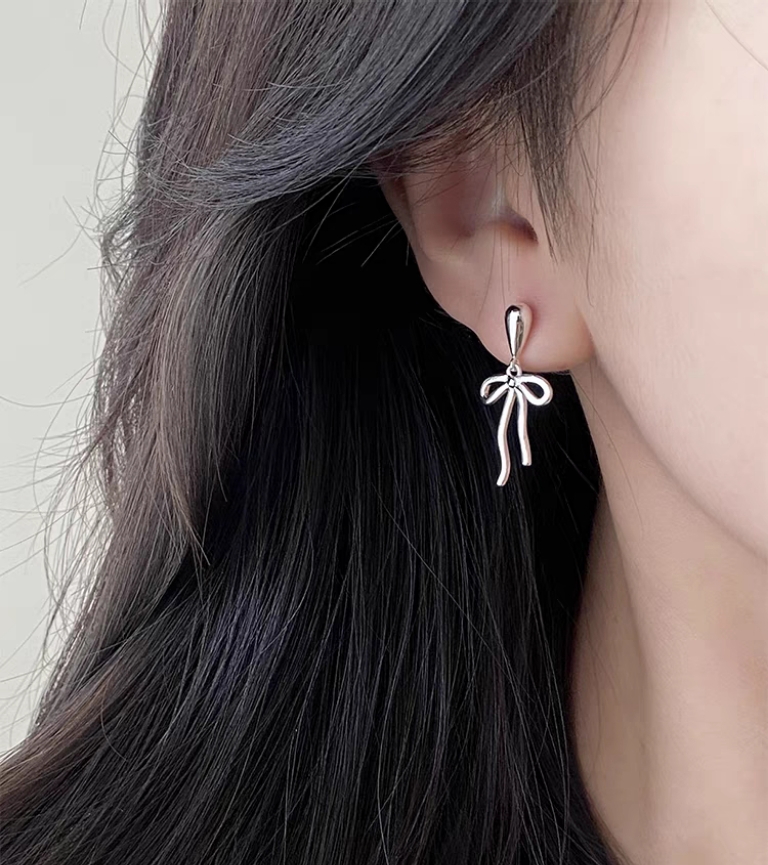 铜合金耳饰 清冷感蝴蝶结耳钉简约精致时尚百搭耳环ins