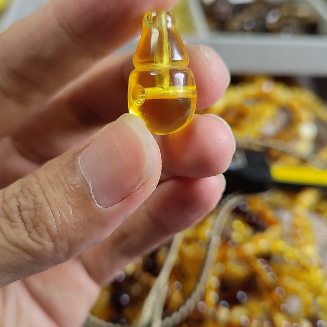 琥珀裸石未镶嵌微瑕大孔道俄料净水三通