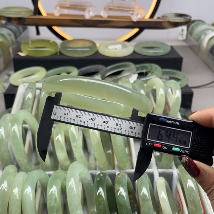 蛇纹石玉手镯未镶嵌133