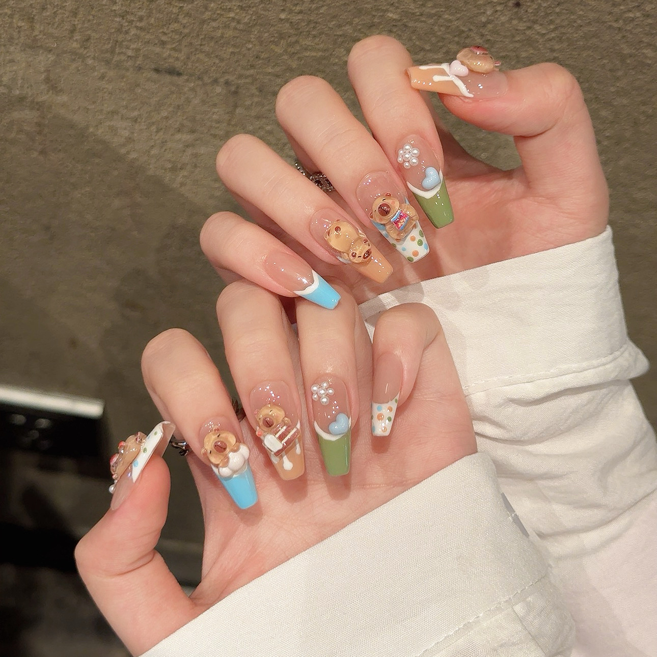 【土拨鼠】纯手工穿戴甲可爱卡皮巴拉糖果色夏天美甲可拆卸假指甲