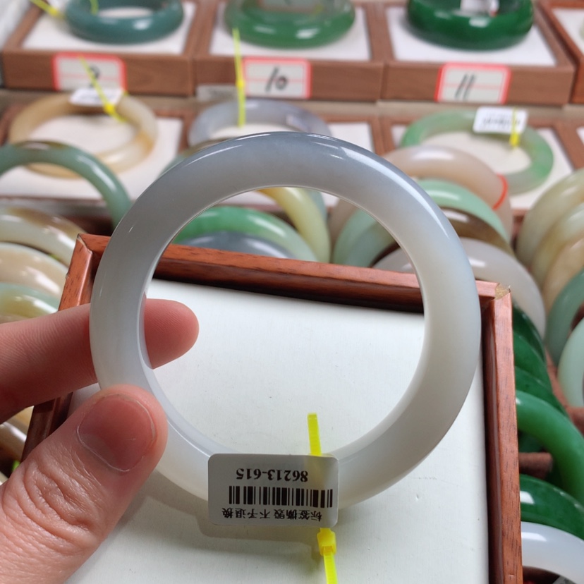 【闪购商品】和田玉手镯未镶嵌55