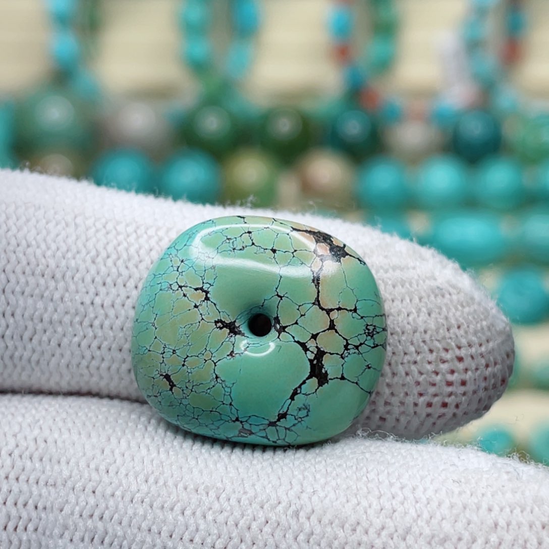 绿松石未镶嵌颈饰?