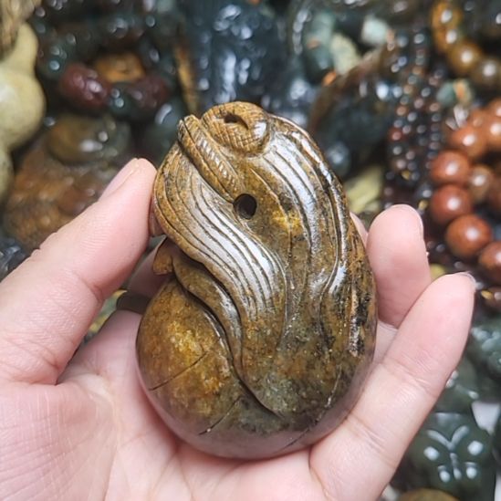 蛇纹石玉未镶嵌挂件