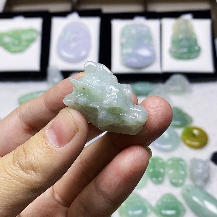 一****翡翠未镶嵌颈饰翡翠