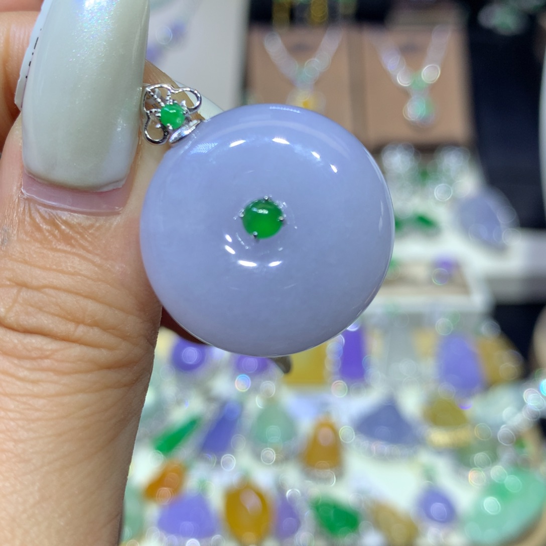 翡翠18K金镶嵌颈饰