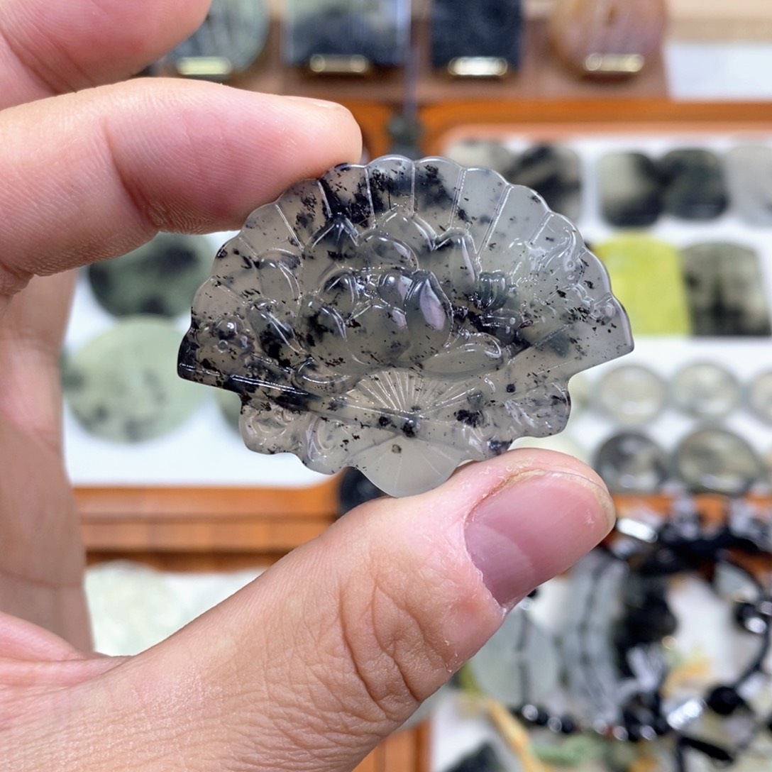 岫玉未镶嵌颈饰岫玉吊坠