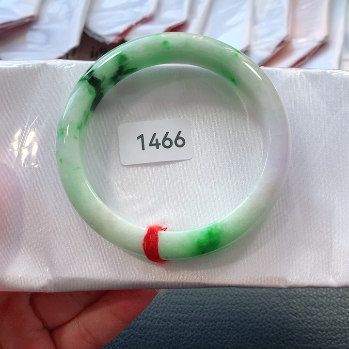 翡翠手镯未镶嵌天然翡翠手镯