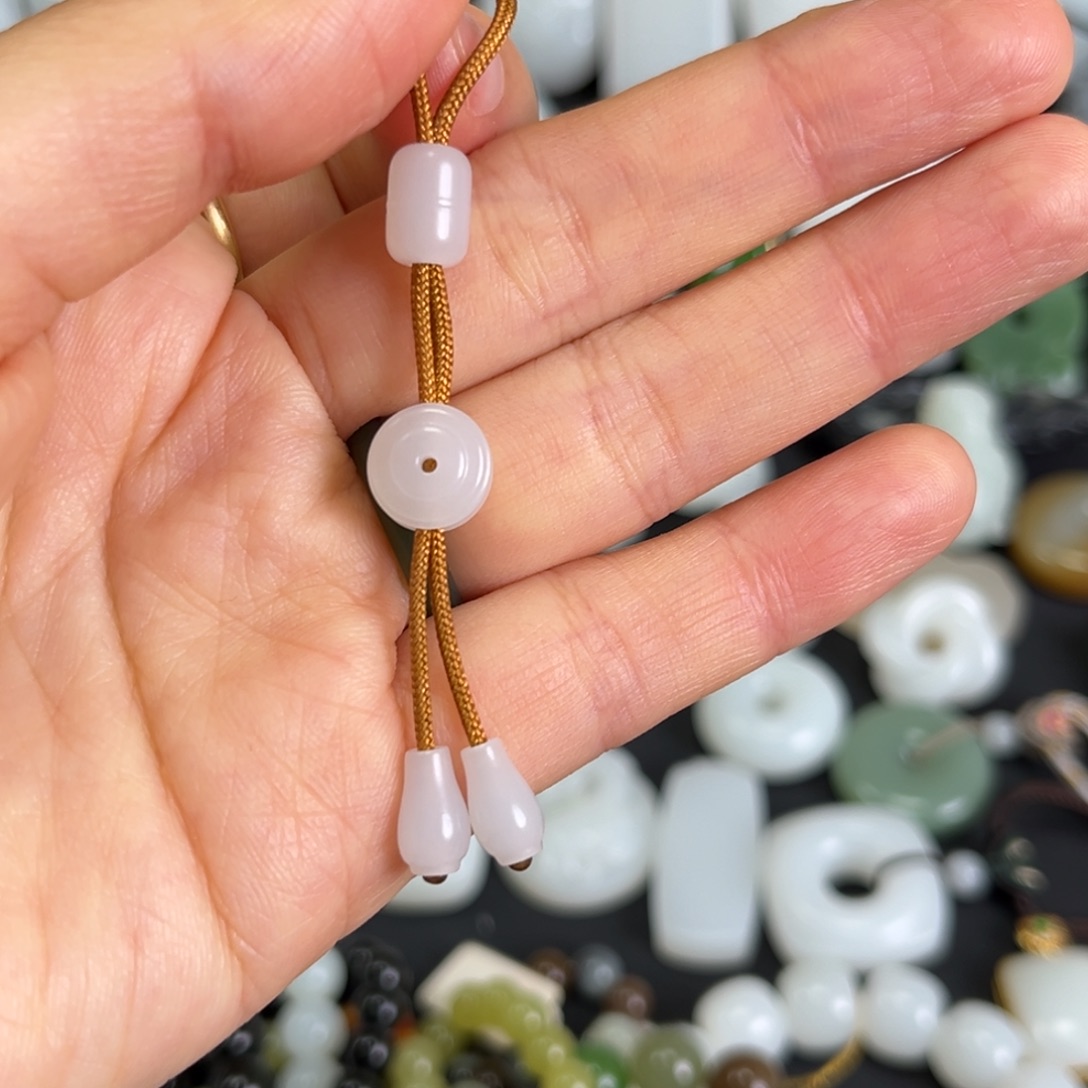 和田玉未镶嵌吊坠(赠链)