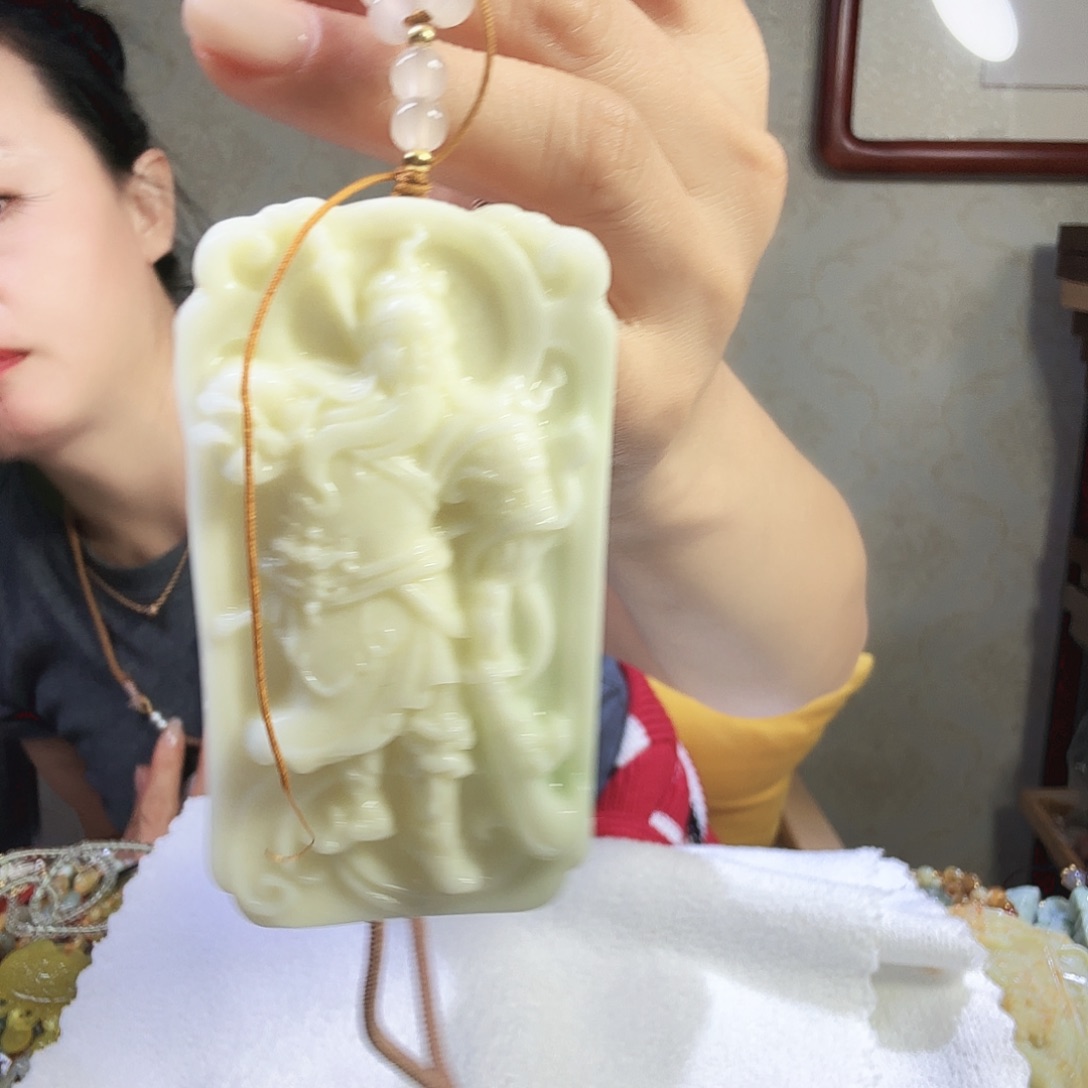 槿***所蛇纹石玉未镶嵌颈饰