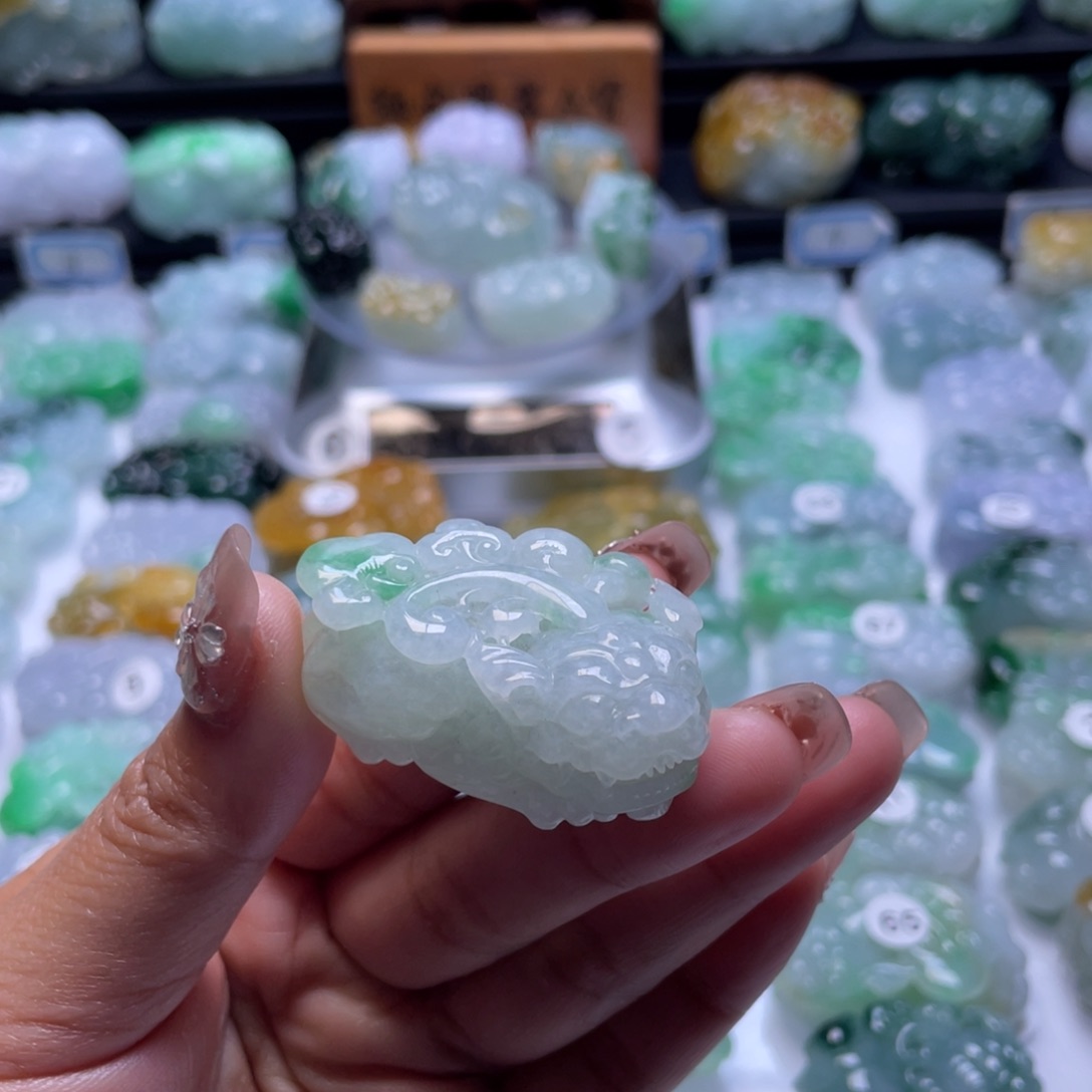 翡翠颈饰未镶嵌貔貅