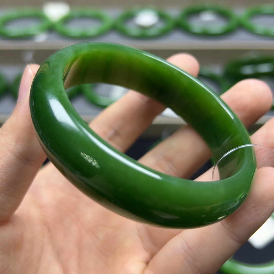 和田玉（碧玉）未镶嵌手镯