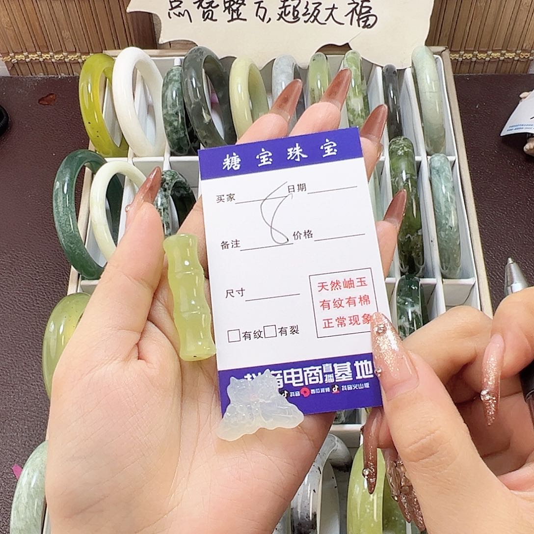 蛇纹石玉手镯未镶嵌流**凝