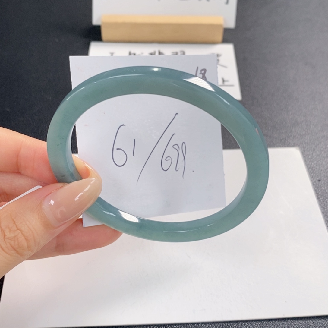 翡翠手镯未镶嵌天然翡翠