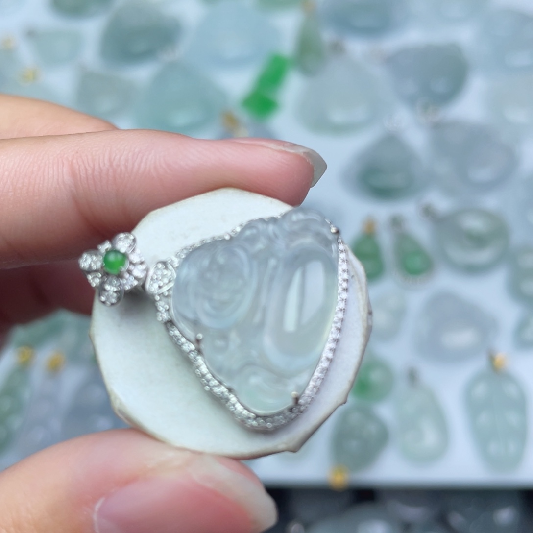 翡翠18K金镶嵌颈饰