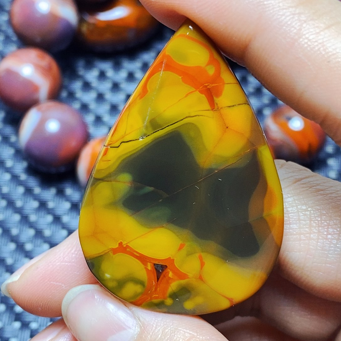 未镶嵌颈饰玛瑙/玉髓灵**蜜