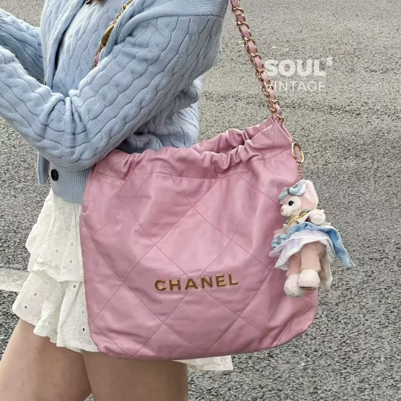 95新 Chanel/香奈儿 粉紫色 金扣牛皮22bag小号/685050143
