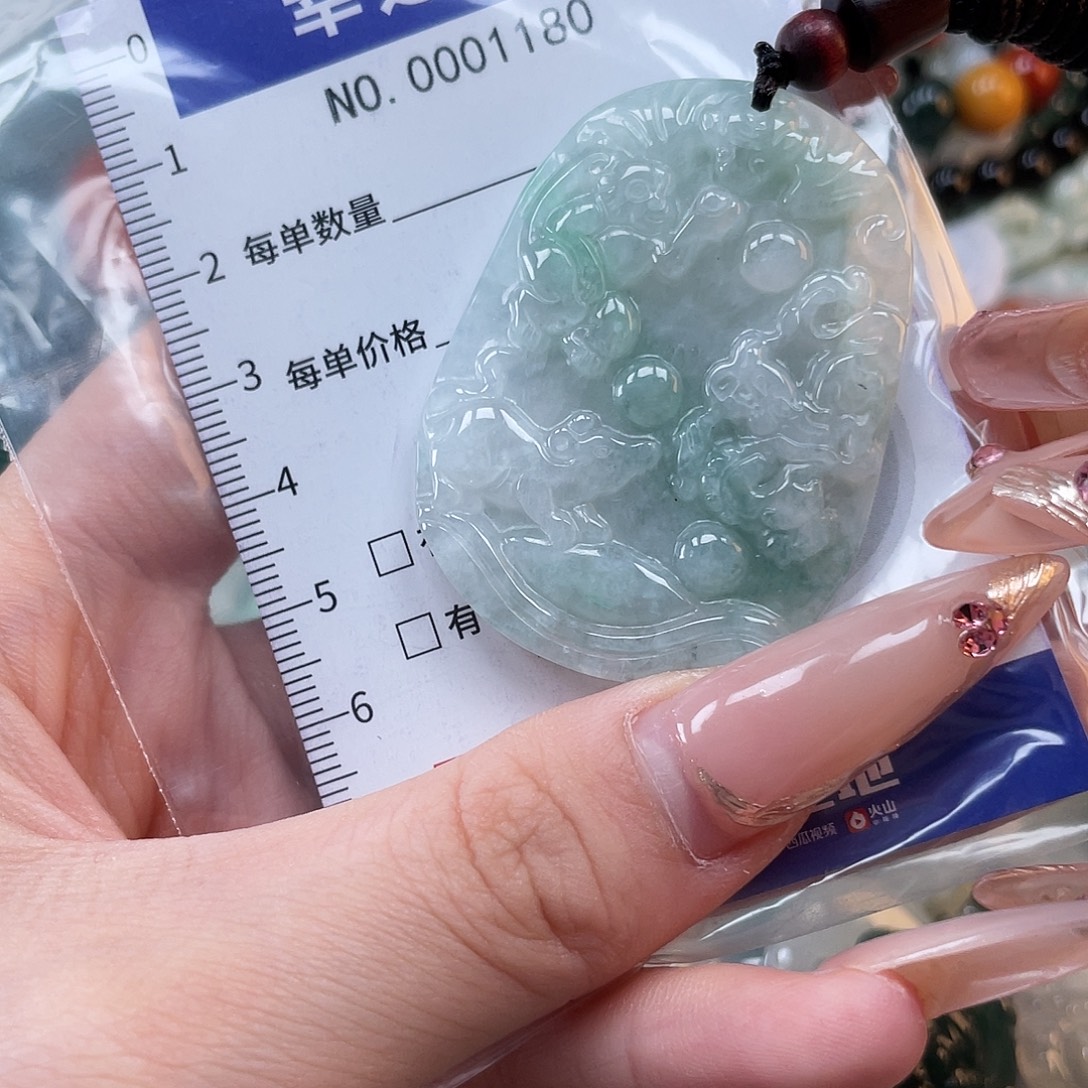 翡翠未镶嵌颈饰hhh