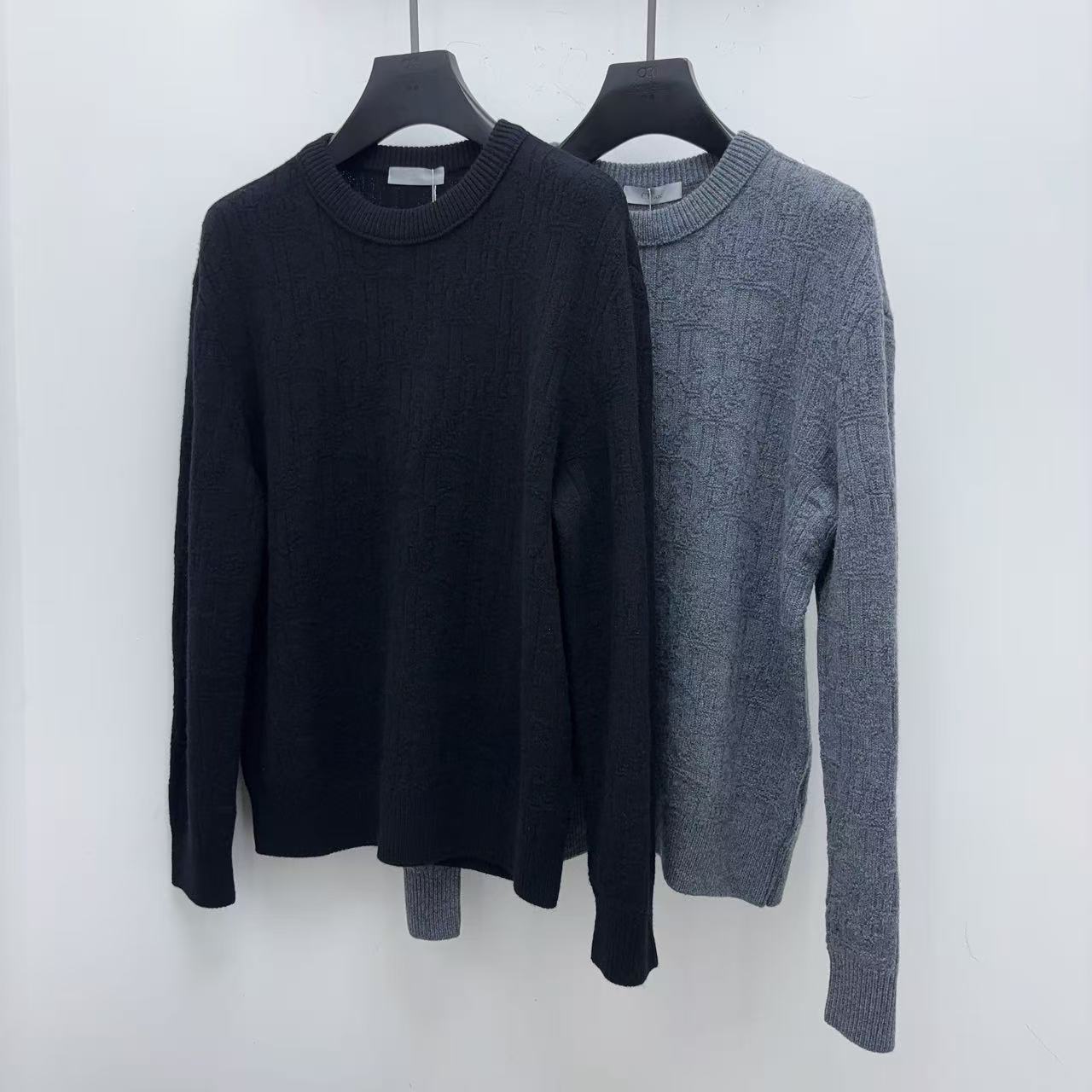 C.Dioc25秋冬男士绵羊毛黑灰纯色暗纹圆领毛衣针织衫