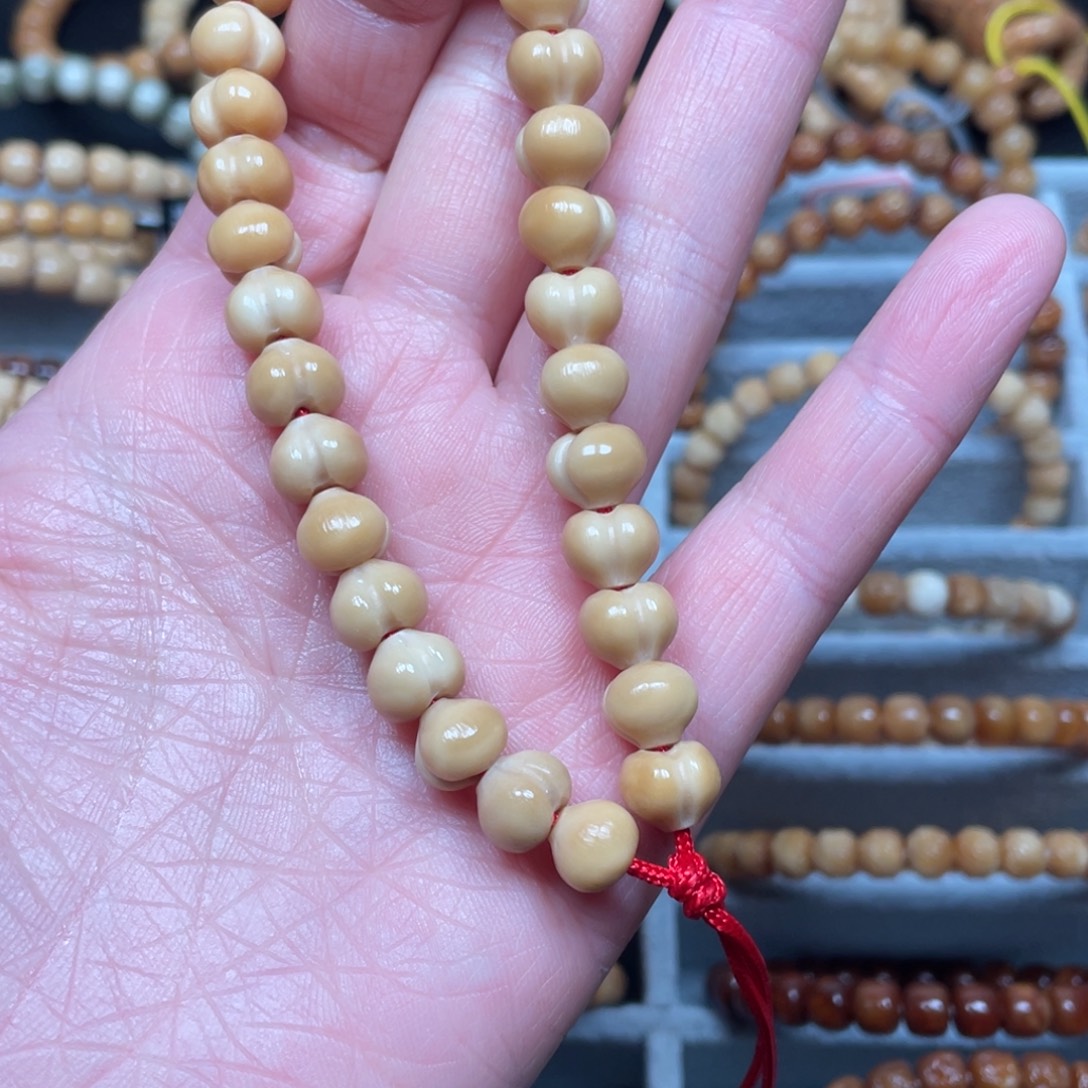 全***沫吊坠龙脊菩提卡9.5左右蜜桃手持30颗