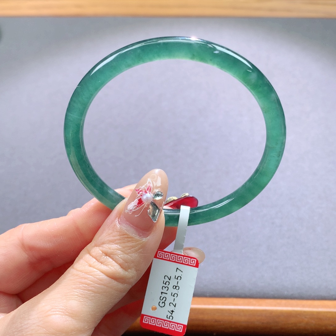 翡翠手镯未镶嵌天然翡翠手镯