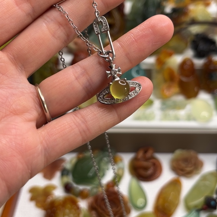 蛇纹石玉合金挂件