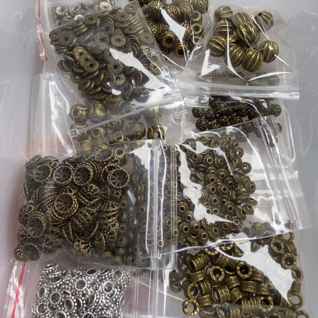 琉璃颈饰铜隔珠隔片一袋