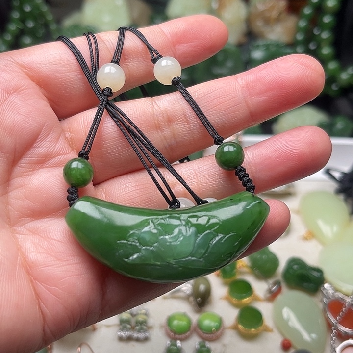 和田玉未镶嵌颈饰