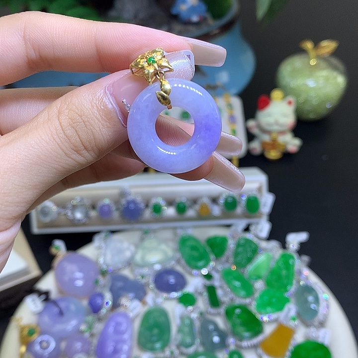 翡翠18K金镶嵌颈饰