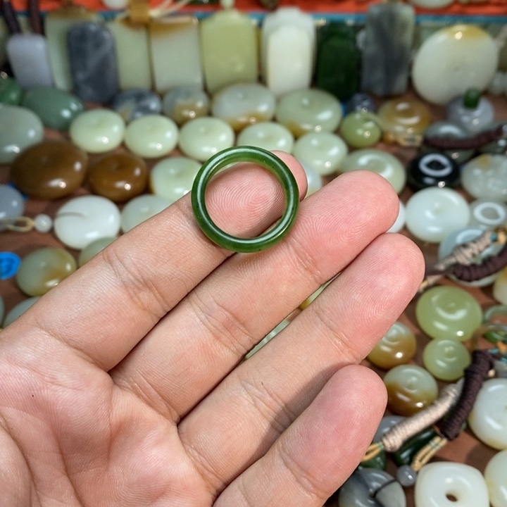 噶***哩和田玉未镶嵌吊坠(不含链)