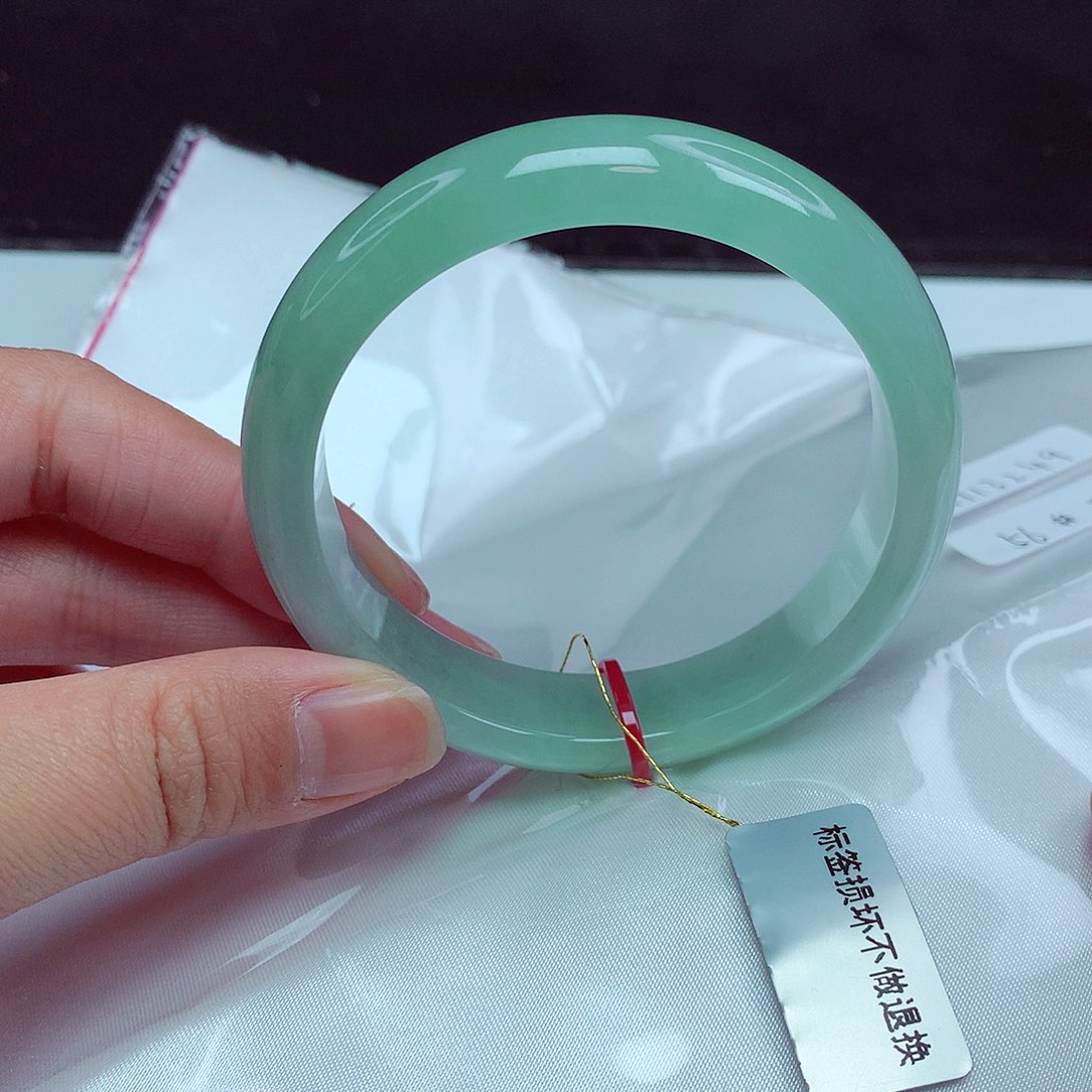 翡翠手镯未镶嵌56圈249