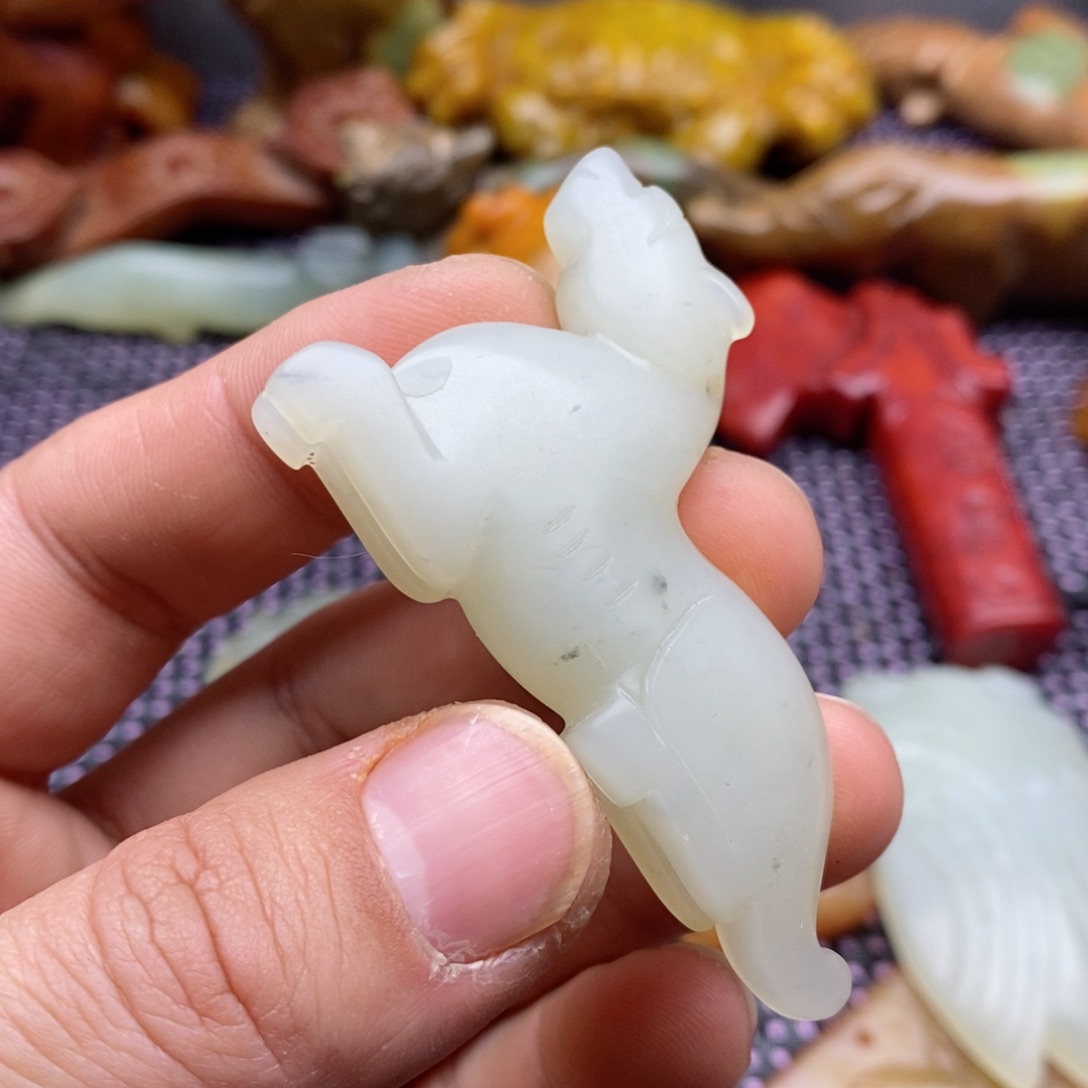 蛇纹石玉颈饰未镶嵌