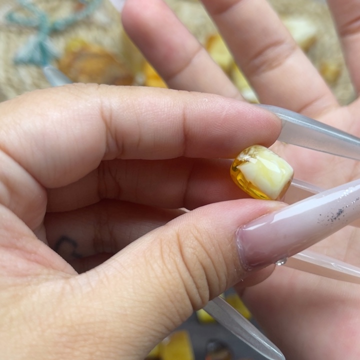 琥珀未镶嵌珠宝奇石