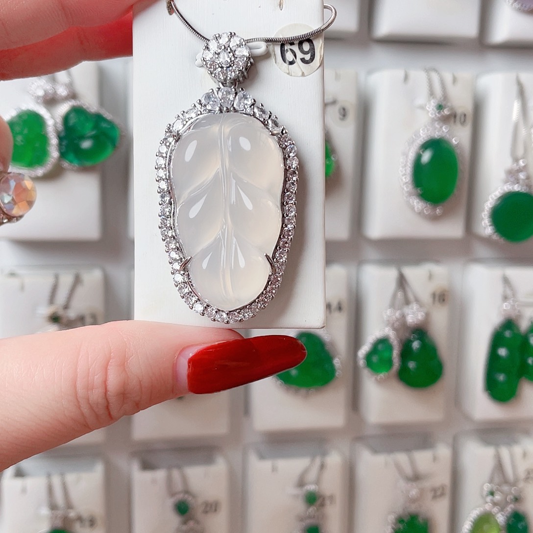 玛瑙/玉髓吊坠(赠链)未镶嵌