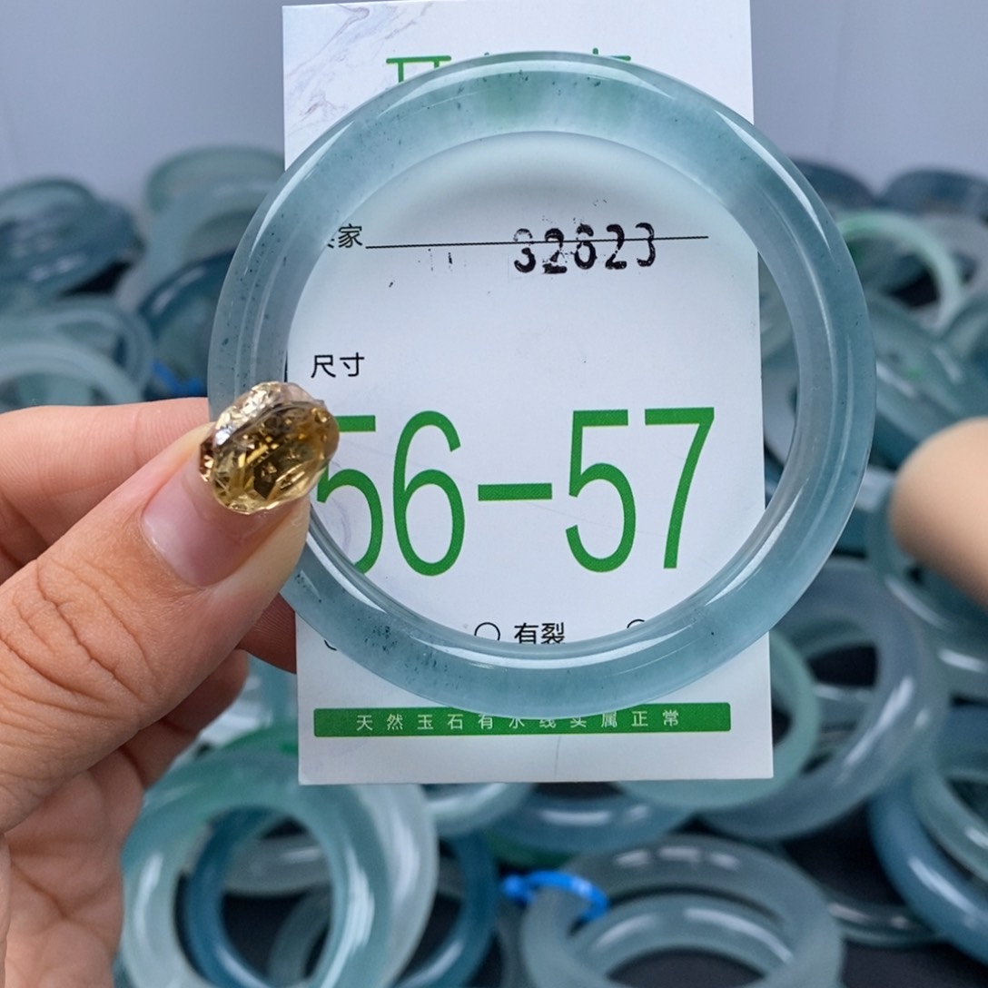 石英质玉手镯未镶嵌