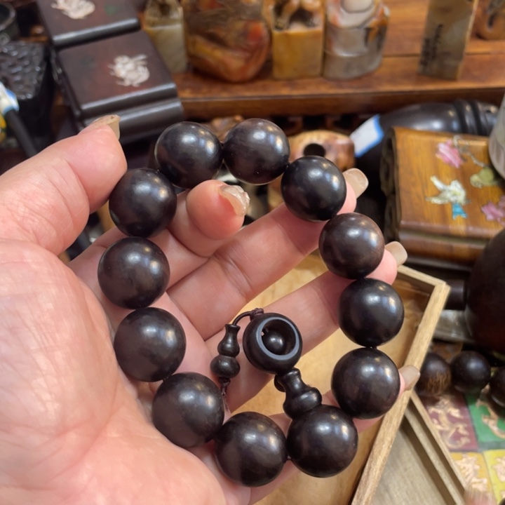 用***2端景台紫檀木类陶瓷艺术家的作品