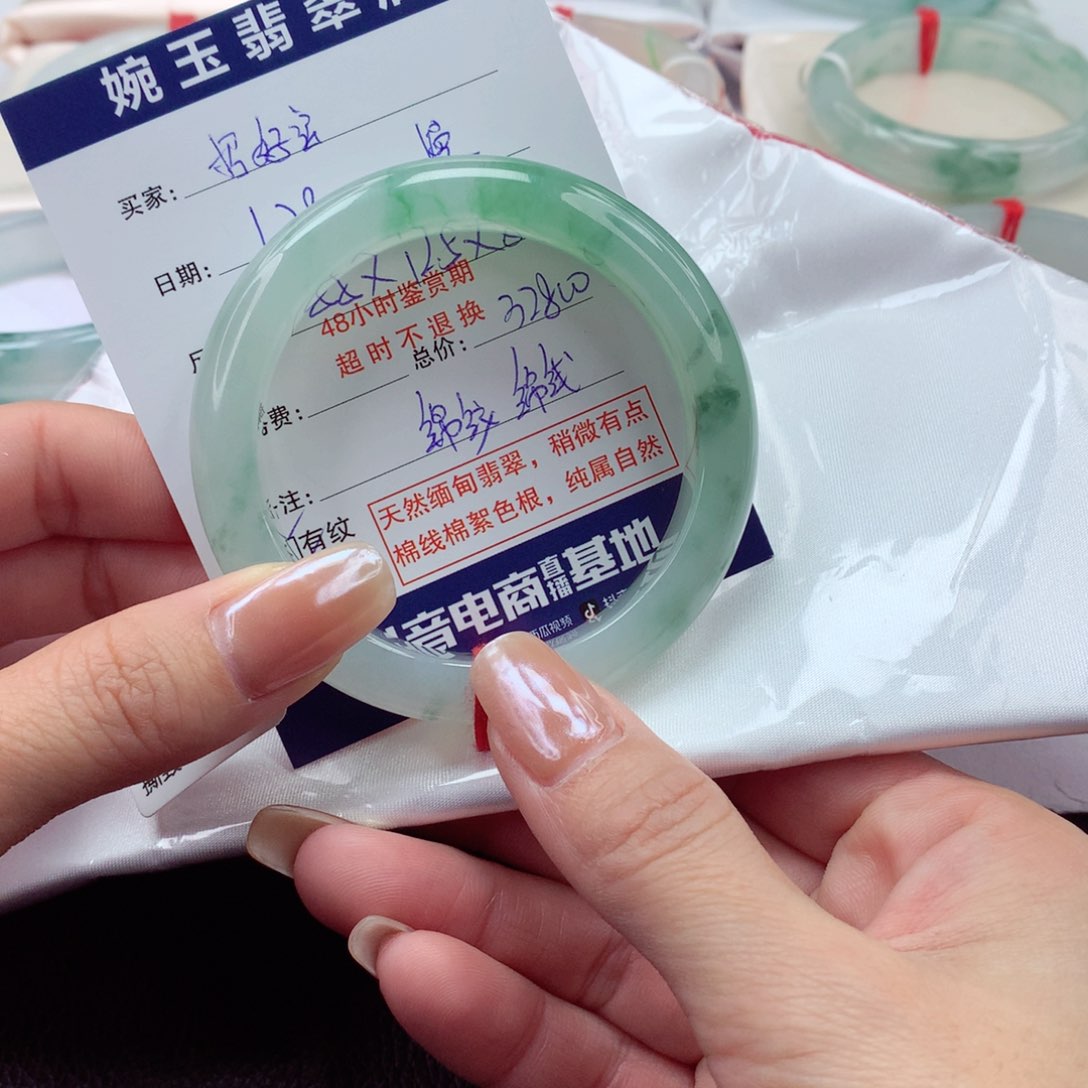 翡翠手镯未镶嵌招**?55