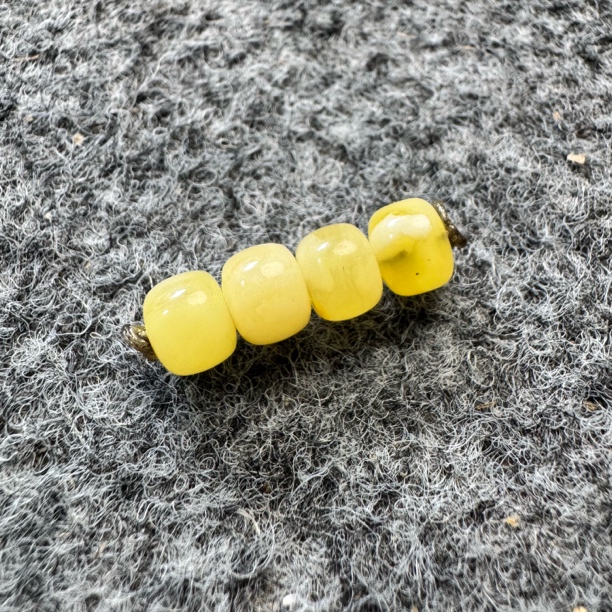 【微微花粉瑕疵】俄料蜜蜡墩子直径6一组4颗 新年福利福利介意勿拍