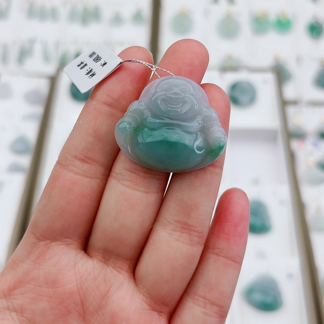 翡翠颈饰未镶嵌佛公