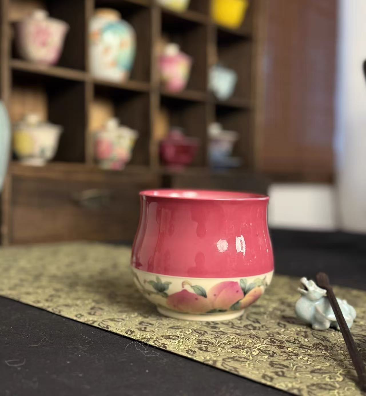 《梦乔茶器》雅圣景德镇手工手绘胭脂红渐变六桃水洗釉上彩高端窑口