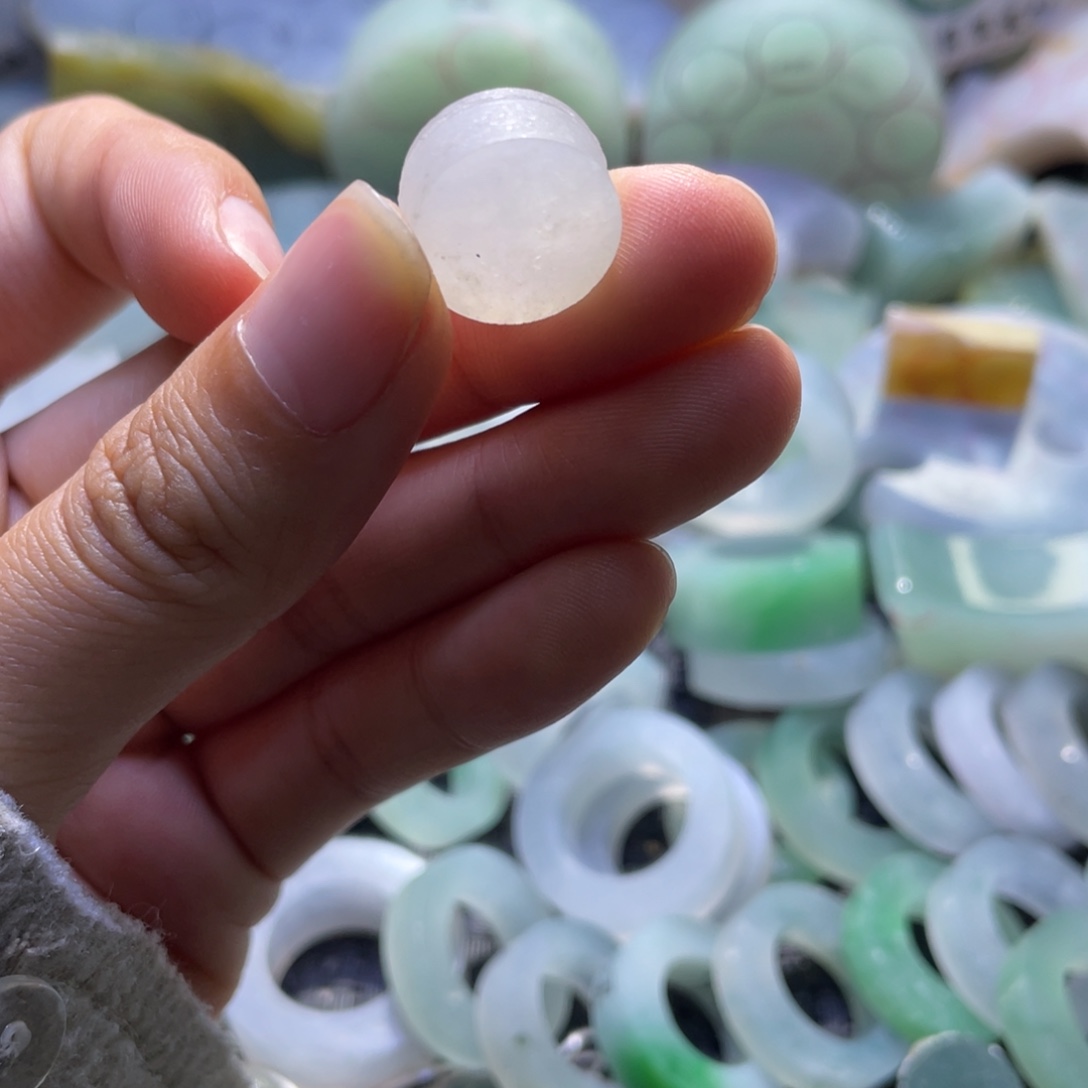 定制翡翠未镶嵌扣子