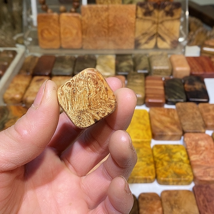 凉***次香榧木木质哈把玩件58888