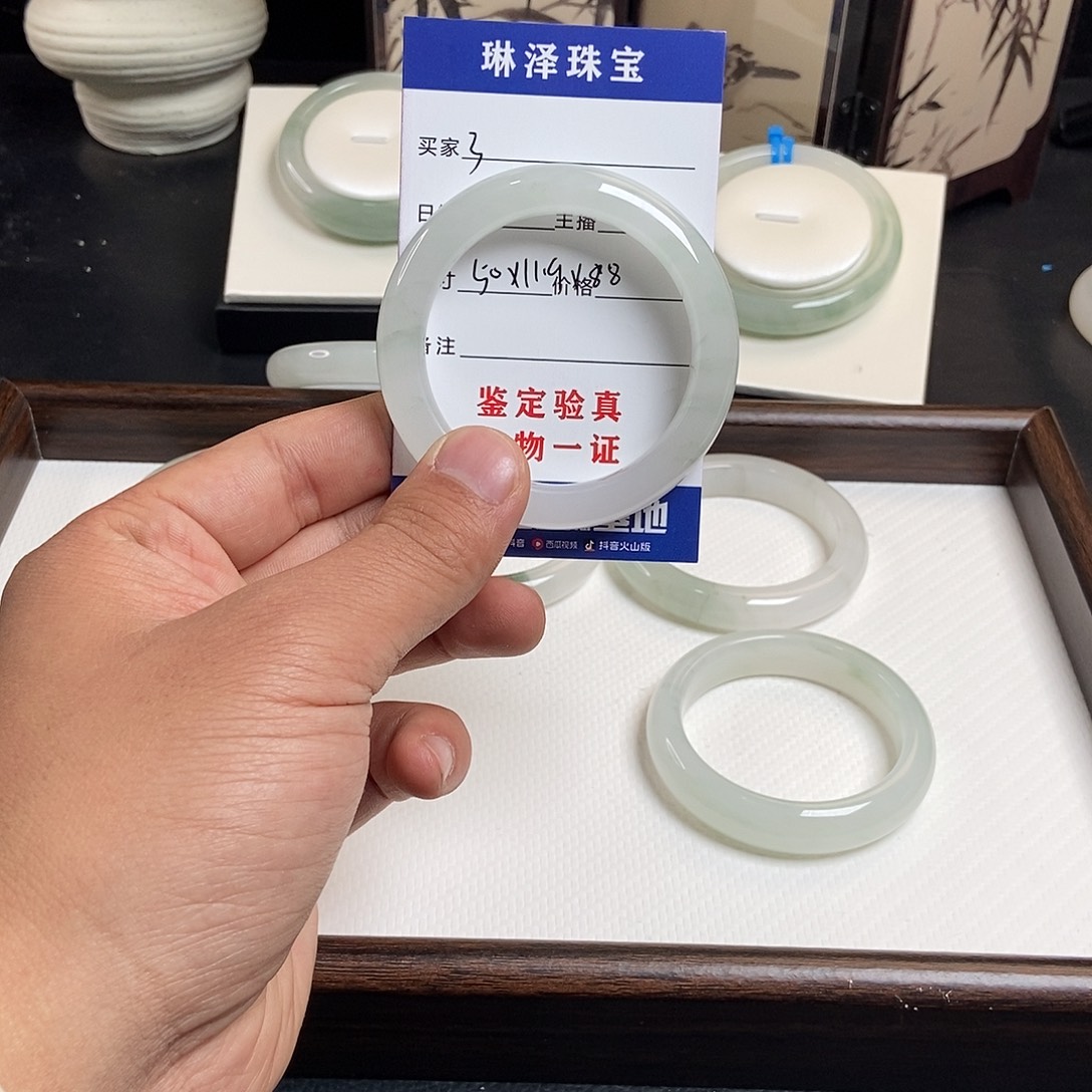 ****浅石英质玉未镶嵌手镯3