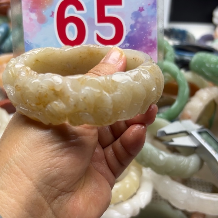 未镶嵌手镯石英岩玉