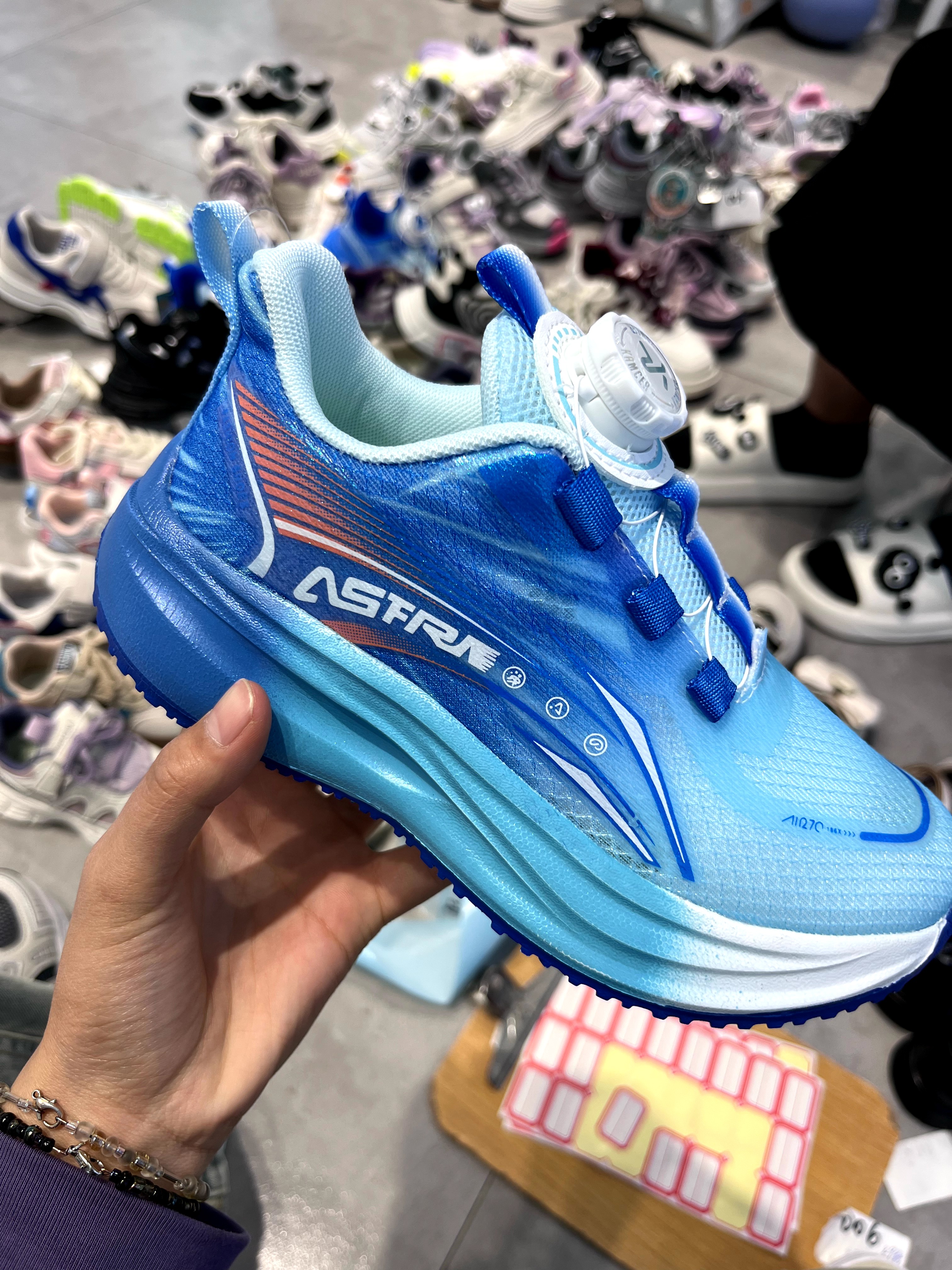 运动鞋透气百搭潮鞋防滑轻便网面休闲时尚男士